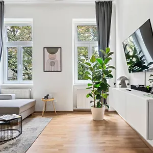  Appartamento Cozy, Generous - 10 Min To City-centre - Contactless 24h Check-in