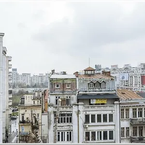 https://spacious-lovely-bright-apartment-in-the-old-town.bucharesthotelsnow.com
